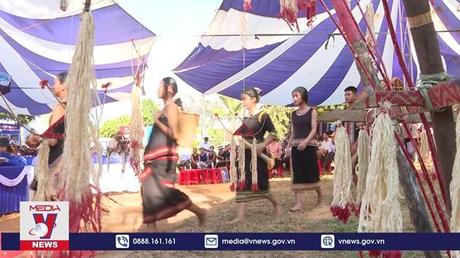 Liên hoan sắc màu thổ cẩm thành phố Kon Tum