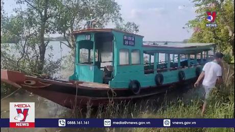 Mười phút cứu 11 khách trên thuyền chìm ở sông Đồng Nai 