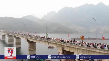 Du xuân trên lòng hồ Quỳnh Nhai, Sơn La