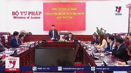Phó Thủ tướng Trần Lưu Quang làm việc với Bộ Tư pháp 