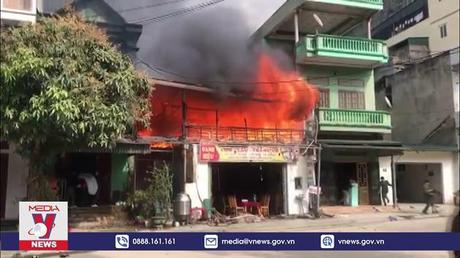 Đốt lửa hun thịt, 1 nhà hàng trên Cao nguyên đá bị lửa thiêu rụi