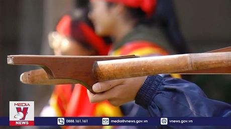 Trải nghiệm “Bắn nỏ thần” tại khu di tích Cổ Loa  