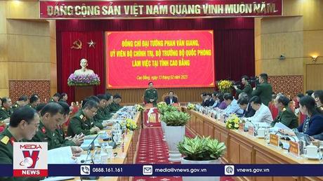 Bộ trưởng Quốc phòng thăm và làm việc tại Cao Bằng