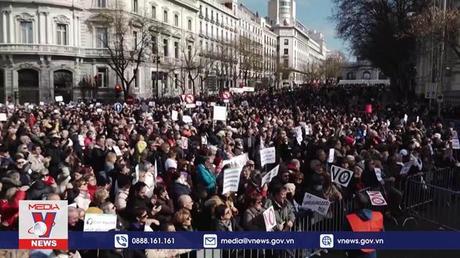 Biểu tình lớn tại Tây Ban Nha đòi cải thiện y tế công