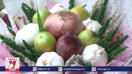 Những bó hoa “rau” mừng lễ Tình nhân tại Philippines