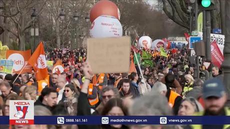 Đình công tiếp diễn tại Anh và Pháp