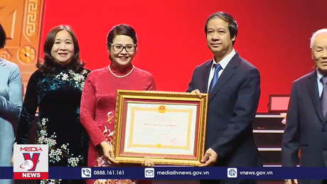 Trường Nguyễn Siêu nhận Huân chương Lao động hạng Nhất