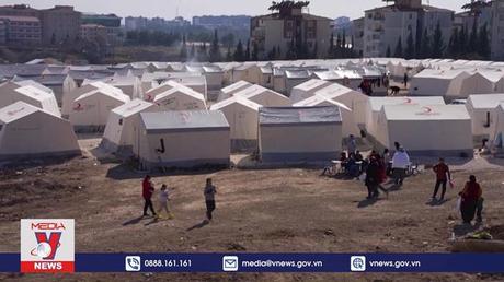 Những người sống sót cố gắng thích nghi với 