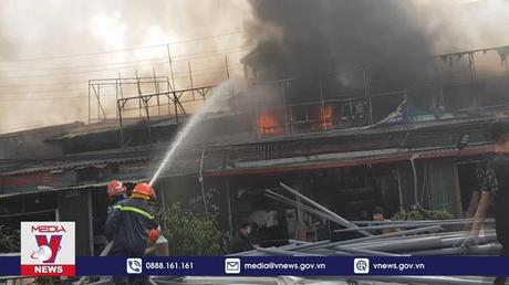 Cháy cửa hàng tại Trâu Quỳ, Gia Lâm, Hà Nội