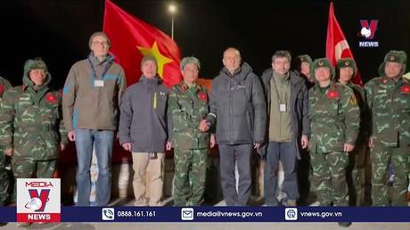 Đoàn cứu hộ Quân đội nhân dân Việt Nam trao tặng quà hỗ trợ cho Thổ Nhĩ Kỳ