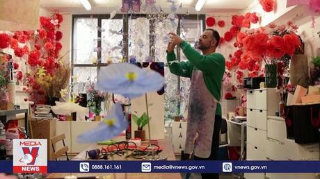 Hoa tái chế sặc sỡ sắc màu