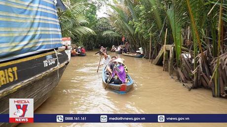 “Cháy” hướng dẫn viên, nhân viên phục vụ du lịch