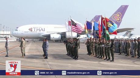 Khai mạc tập trận 