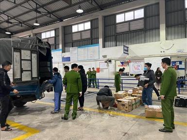 Tạm giữ hình sự 9 đối tượng thuộc Trung tâm Đăng kiểm xe cơ giới 29-10D