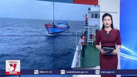 Vùng 4 Hải quân Hỗ trợ các tàu cá ngư dân gặp thời tiết bất lợi ở Trường Sa