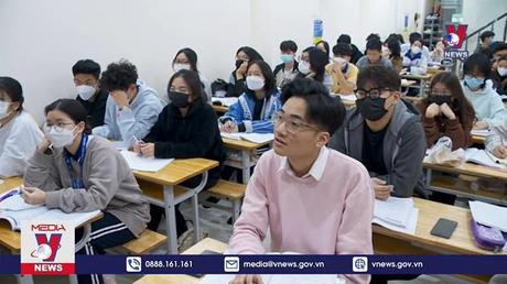 Áp lực ôn thi của học sinh lớp 12 nhân đôi