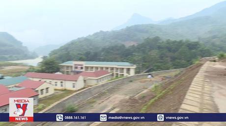 Trường học mất an toàn làm hàng trăm học sinh phải đi học nhờ