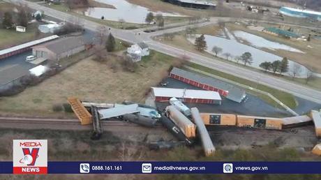 Tàu hàng trật bánh tại Mỹ