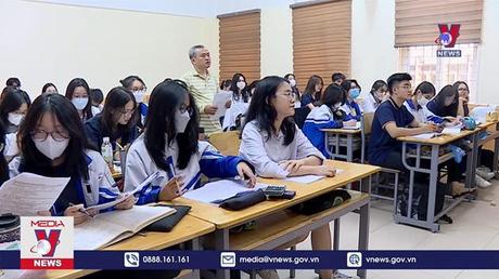 Không tổ chức lớp không chuyên trong trường trung học phổ thông chuyên