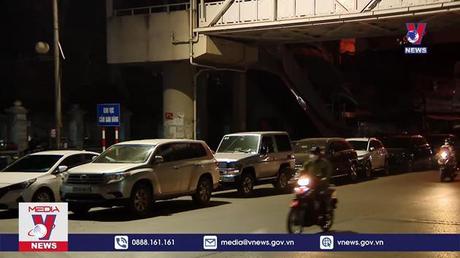 Chật vật chờ đăng kiểm xe cơ giới