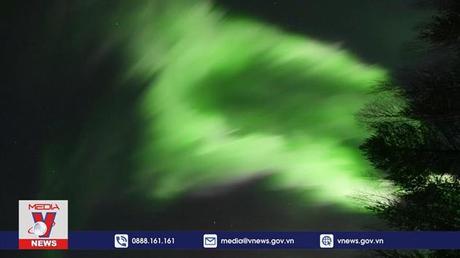 Cực quang đa sắc thắp sáng bầu trời Lapland