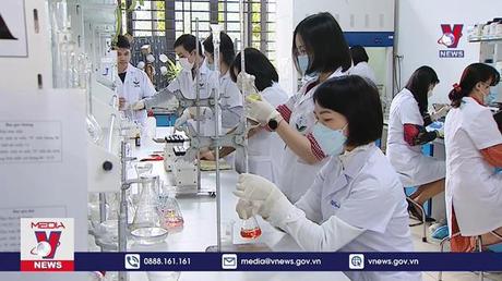 Những nữ khoa học âm thầm cống hiến trong ngành dược 