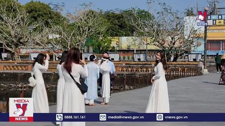 Miễn vé tham quan di tích Huế cho phụ nữ mặc áo dài dịp 8/3 