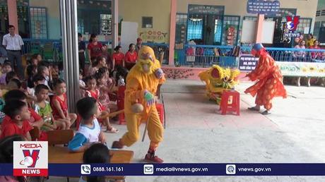 Đội lân “tóc dài” ở tỉnh Vĩnh Long