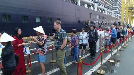 2.000 khách tàu biển cập cảng Tiên Sa ngày đầu năm mới