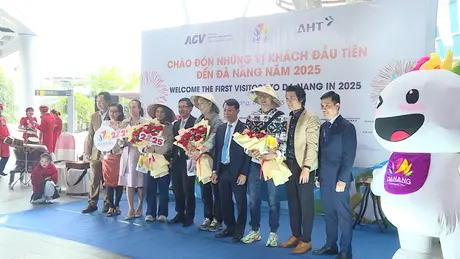 Đà Nẵng đón chuyến bay 'xông đất' năm 2025
