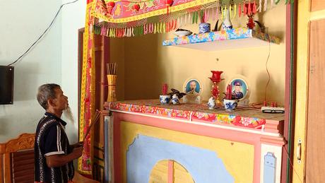 Đồng bào Cơ Tu thờ ảnh Bác để nhớ lời Bác