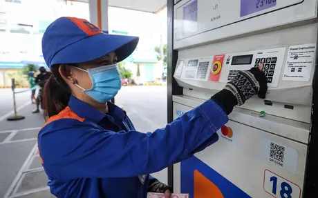 Giá xăng giảm lần thứ 4 liên tiếp, RON 95 còn 22.600 đồng/lít