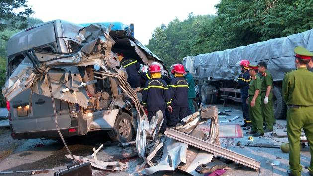 Tai nạn 5 người chết ở Lạng Sơn: Khởi tố tài xế xe khách, điều tra xe đỗ ven đường