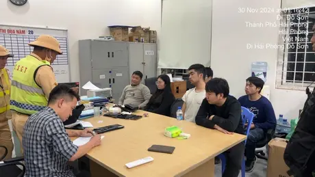 Phát hiện xe chở 6 người nhập cảnh trái phép từ Trung Quốc vào nước ta