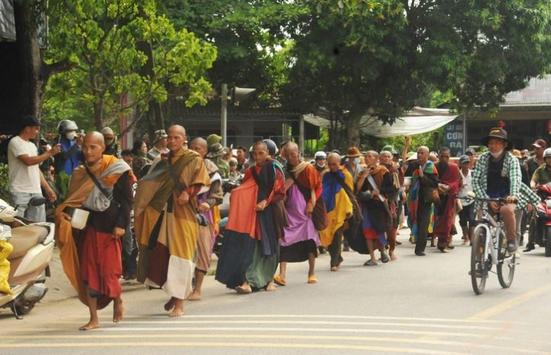 Ông Lê Anh Tú (tức Thích Minh Tuệ) tự nguyện dừng việc đi khất thực