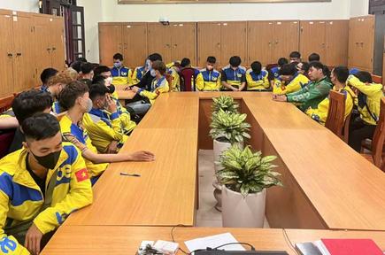 Tạm giữ 14 lái xe công nghệ gây ra vụ náo loạn tại khu vực hồ điều hoà Mai Dịch