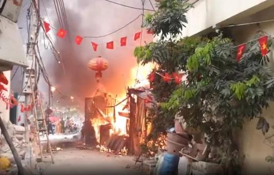 Cháy lớn kho kinh doanh sắt vụn khu vực cầu vượt Mễ Trì, Hà Nội