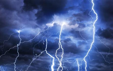 Gần 500 cú sấm sét đánh xuống Hà Nội trong cơn mưa to đầu giờ sáng nay