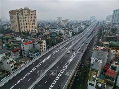 Xử phạt nghiêm với lỗi đi xe máy vào đường Vành đai 2 trên cao