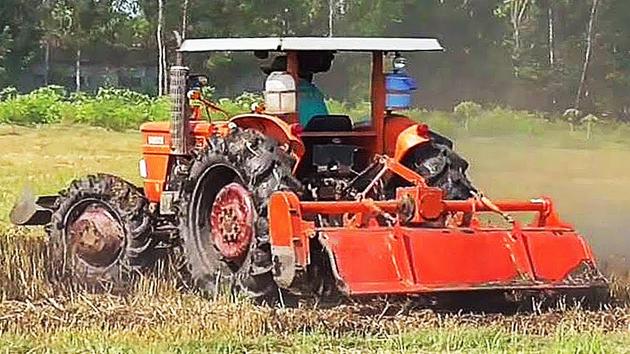Bất cẩn khi sử dụng xe cày phay đất ruộng, một cháu nhỏ tử vong