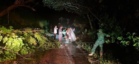 Mưa lớn gây sạt lở đất làm hai người thiệt mạng tại Yên Bái