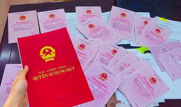 Hà Nội: Lừa cấp sổ đỏ ở khu vực lòng Sông Hồng để chiếm đoạt tiền tỷ