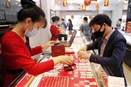 Giá vàng ngày 7/12: Giá vàng diễn biến bất thường, sắp có đợt bán tháo?