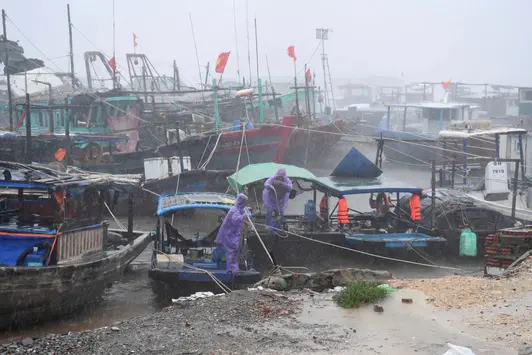 Quảng Ninh: Tiếp tục tìm kiếm tàu, thuyền mất liên lạc trên biển