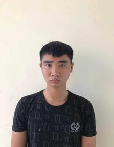 Thanh niên phóng xe máy 