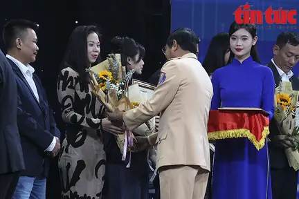 Trao giải Báo chí tuyên truyền về an toàn giao thông năm 2024