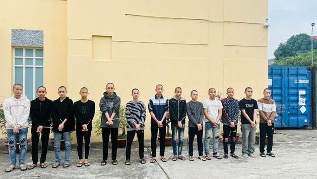 Tạm giữ nhóm 'trẻ trâu' phóng xe máy từ Thái Nguyên sang Hà Nội đuổi chém người trên đường