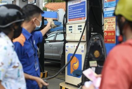 Giá xăng giảm hơn 1.000 đồng