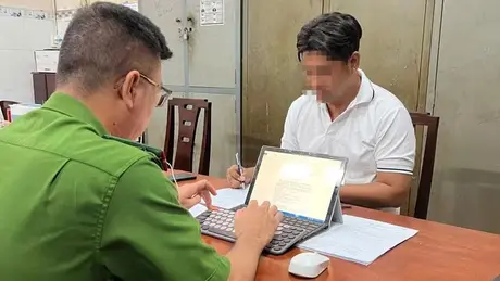 Danh tính người đàn ông chặn đầu, đập phá ô tô công nghệ ở TPHCM
