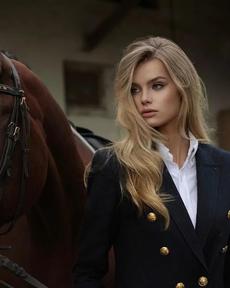 Nhan sắc đời thường đẹp như búp bê của tân Miss World 2024